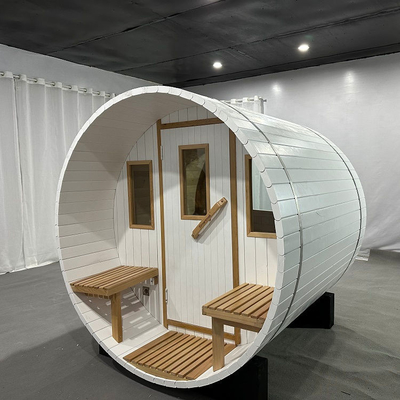白い庭の屋外の4人の木製のバレルのサウナの新しい設計